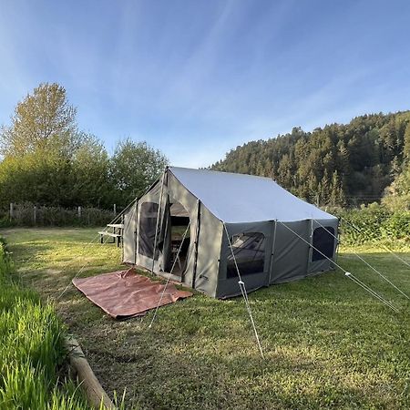 Glamping Tent On The River Klamath Esterno foto