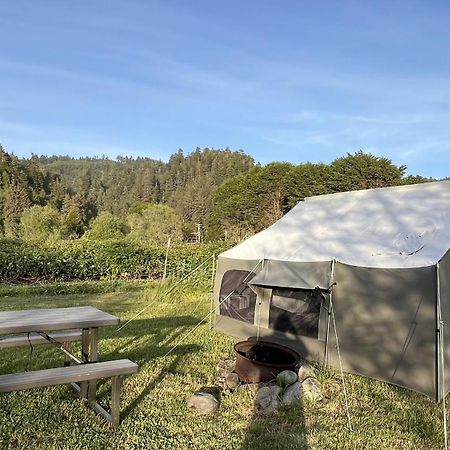 Glamping Tent On The River Klamath Esterno foto
