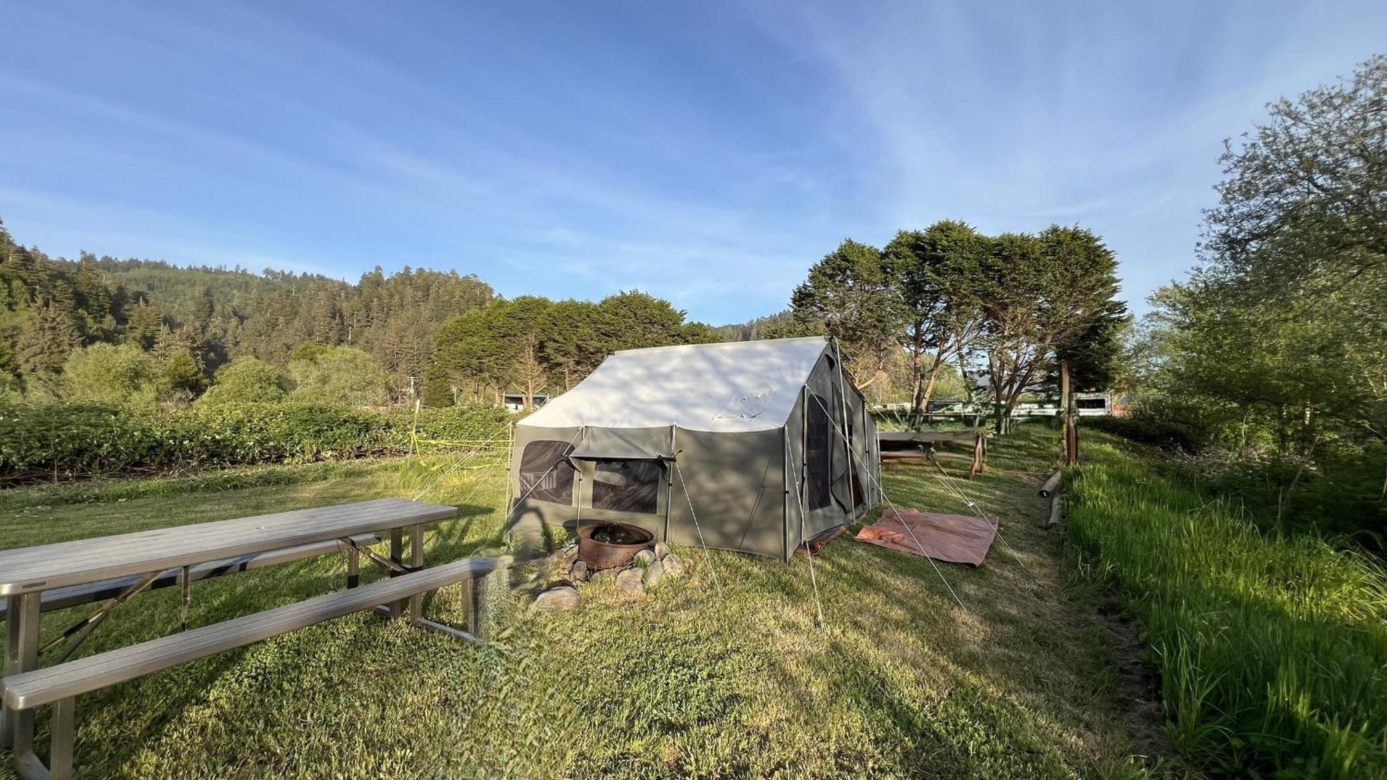 Glamping Tent On The River Klamath Esterno foto